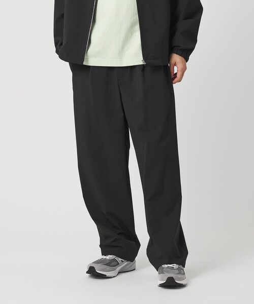 BEAUTY&YOUTH UNITED ARROWS(ビューティーアンドユースユナイテッドアローズ)の「360°MASTER バギー イージーパンツ NO.12 セットアップ対応 撥水 ストレッチ ウォッシャブル(その他パンツ・メンズ・ダークグレー/ベージュ/ブラック・S/M/L/XL)」の1枚目の写真