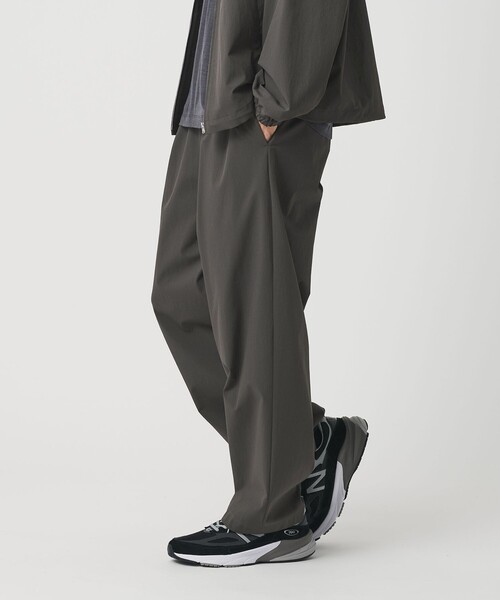 BEAUTY&YOUTH UNITED ARROWS(ビューティーアンドユースユナイテッドアローズ)の「360°MASTER バギー イージーパンツ NO.12 セットアップ対応 撥水 ストレッチ ウォッシャブル(その他パンツ・メンズ・ダークグレー/ベージュ/ブラック・S/M/L/XL)」の6枚目の写真