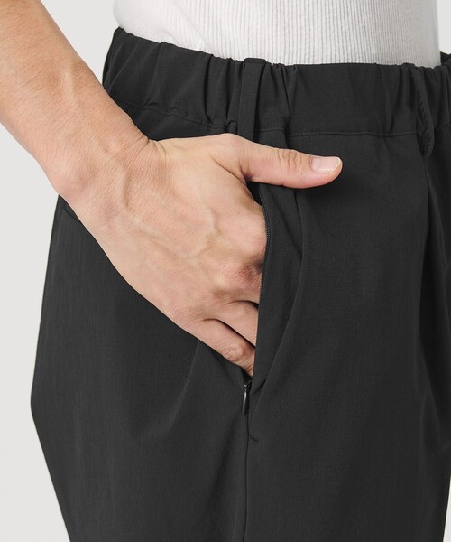 BEAUTY&YOUTH UNITED ARROWS(ビューティーアンドユースユナイテッドアローズ)の「360°MASTER バギー イージーパンツ NO.12 セットアップ対応 撥水 ストレッチ ウォッシャブル(その他パンツ・メンズ・ダークグレー/ベージュ/ブラック・S/M/L/XL)」の16枚目の写真