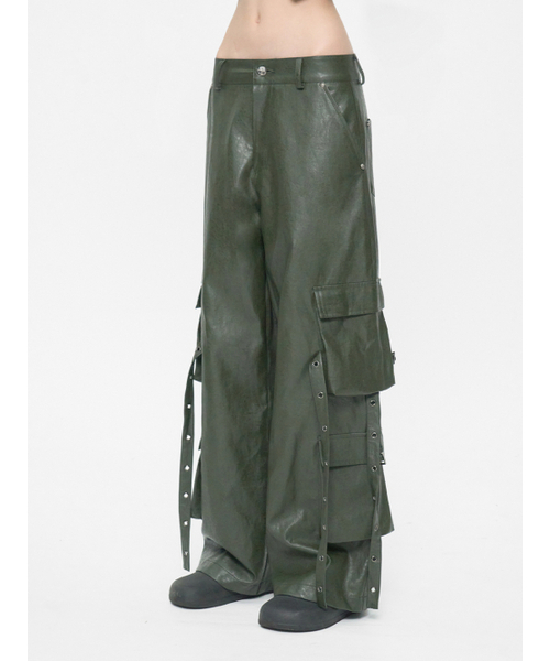 YEEL（ワイイーイーエル）の「EYELET CARGO LEATHER PANTS KHAKI（その他パンツ・レディース・その他・SMALL/MEDIUM）」の2枚目の写真
