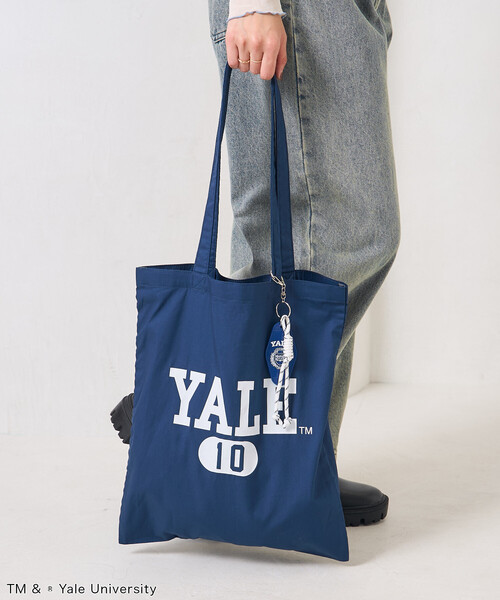 セール】カレッジロゴ キーチャーム付きトートバッグ/A4サイズトート