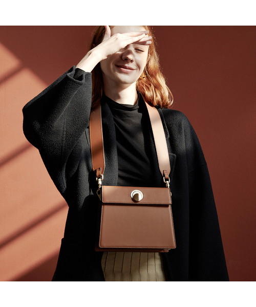 ANODDS（アンオズ）の「LUVEL mini shoulder bag 4 color（ショルダーバッグ・レディース・ブラウン/ブルー/サンドベージュ・FREE）」の2枚目の写真