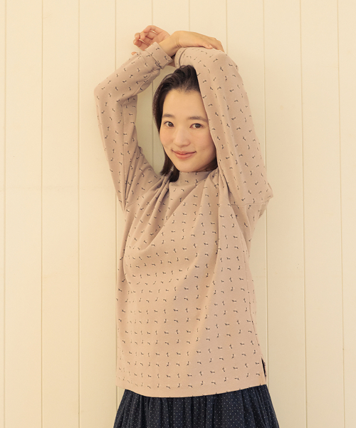 CHIQUITA（チキータ）の「フラワーナッピングハーフタートルスウェットシャツピンク251006PK（Tシャツ/カットソー・レディース・ピンク・SMALL/MEDIUM）」の2枚目の写真