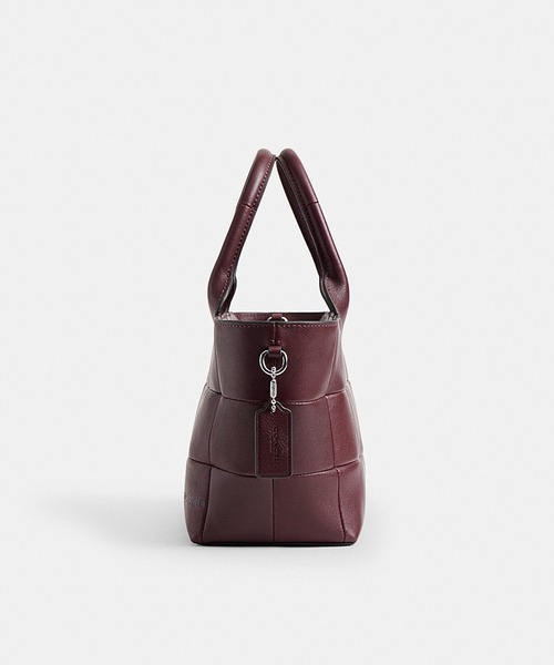 Coachtopia(コーチトピア)の「オルター/エゴ スモール トート バッグ・スクラップ レザー(トートバッグ・レディース・ブラウン系その他/レッド系その他/ブラック系その他・ONE)」の9枚目の写真