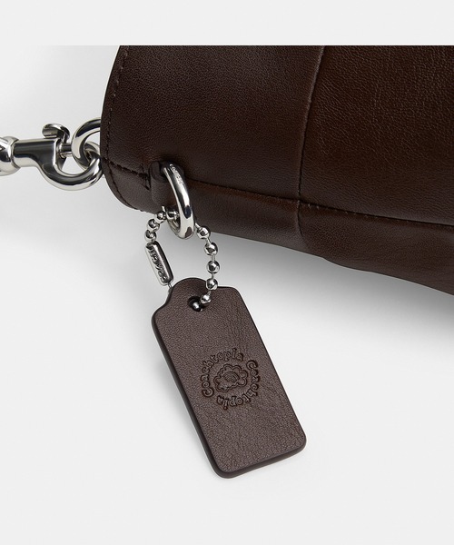 Coachtopia(コーチトピア)の「オルター/エゴ スモール トート バッグ・スクラップ レザー(トートバッグ・レディース・ブラウン系その他/レッド系その他/ブラック系その他・ONE)」の21枚目の写真