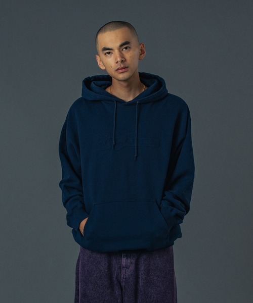 XLARGE（エクストララージ）の「EMBOSSED LOGO HOODED SWEATSHIRT（パーカー・メンズ・ブラック/ネイビー/グレー・XL/L/M/S）」の13枚目の写真