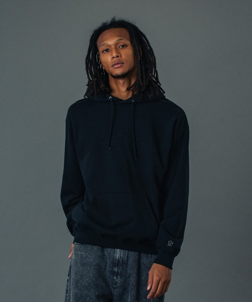 XLARGE（エクストララージ）の「EMBOSSED LOGO HOODED SWEATSHIRT（パーカー・メンズ・ブラック/ネイビー/グレー・XL/L/M/S）」の7枚目の写真