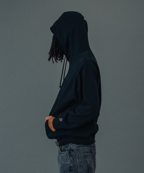 XLARGE（エクストララージ）の「EMBOSSED LOGO HOODED SWEATSHIRT（パーカー・メンズ・ブラック/ネイビー/グレー・XL/L/M/S）」の8枚目の写真