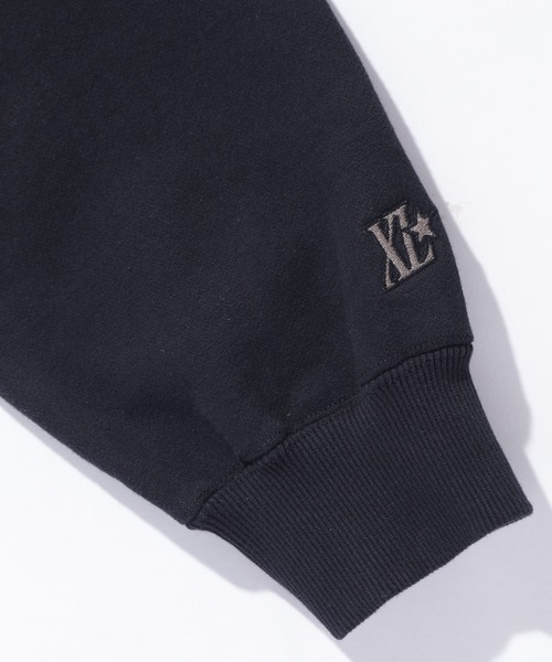 XLARGE（エクストララージ）の「EMBOSSED LOGO HOODED SWEATSHIRT（パーカー・メンズ・ブラック/ネイビー/グレー・XL/L/M/S）」の5枚目の写真