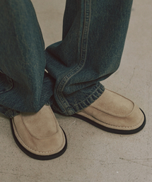 ROMANTIC MOVE（ロマンティックムーブ）の「[パフルサーxロマンティックムーブ] サックバブシュ R25M720 (SUアイボリー)（ローファー）」