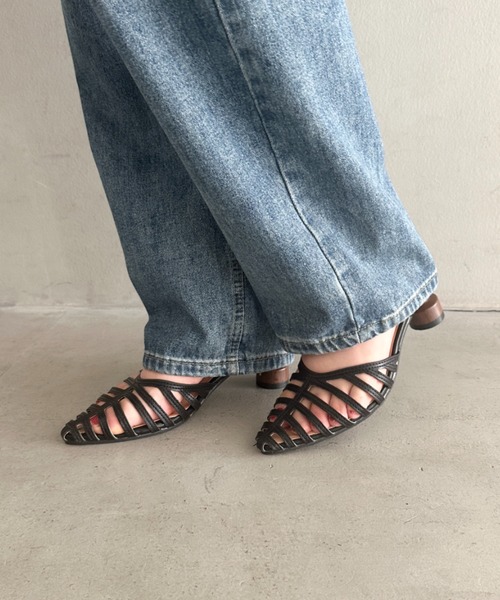 MYMOOD.（マイムード）の「ポインテッドトゥ グルカサンダル ウッドヒール（サンダル・レディース・ブラック/アイボリー/キャメル・23.5cm/24.5cm）」の8枚目の写真