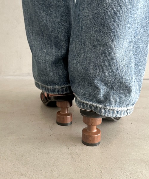 MYMOOD.（マイムード）の「ポインテッドトゥ グルカサンダル ウッドヒール（サンダル・レディース・ブラック/アイボリー/キャメル・23.5cm/24.5cm）」の11枚目の写真