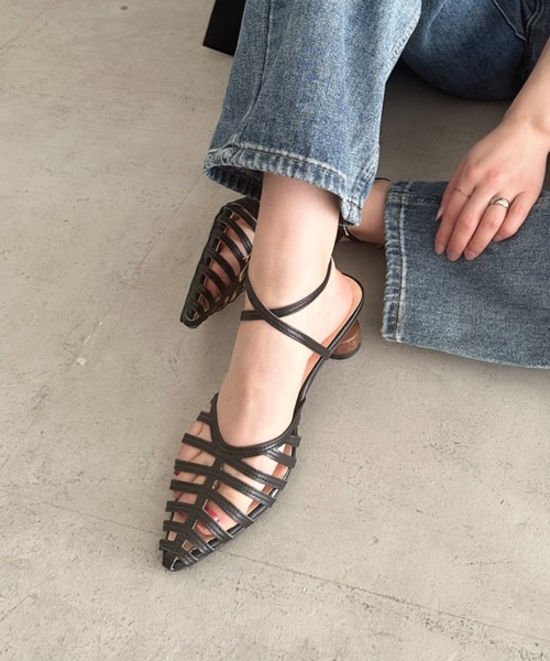 MYMOOD.（マイムード）の「ポインテッドトゥ グルカサンダル ウッドヒール（サンダル・レディース・ブラック/アイボリー/キャメル・23.5cm/24.5cm）」の13枚目の写真