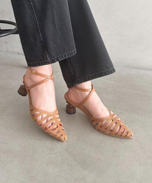 MYMOOD.（マイムード）の「ポインテッドトゥ グルカサンダル ウッドヒール（サンダル・レディース・ブラック/アイボリー/キャメル・23.5cm/24.5cm）」の21枚目の写真