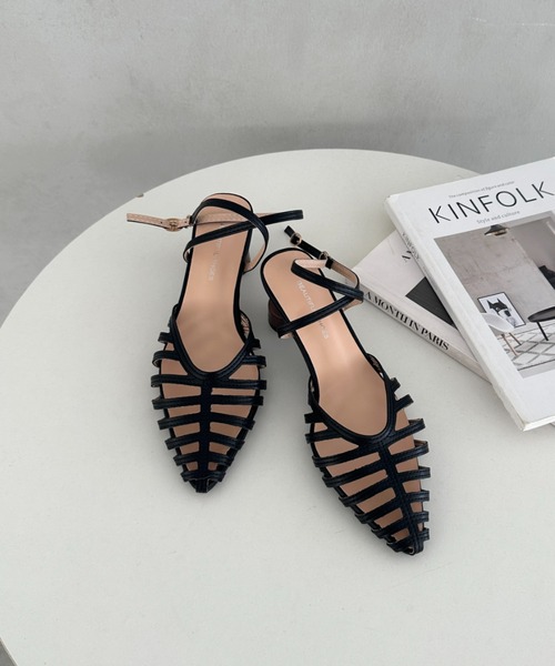 MYMOOD.（マイムード）の「ポインテッドトゥ グルカサンダル ウッドヒール（サンダル・レディース・ブラック/アイボリー/キャメル・23.5cm/24.5cm）」の5枚目の写真