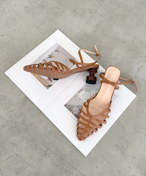 MYMOOD.（マイムード）の「ポインテッドトゥ グルカサンダル ウッドヒール（サンダル・レディース・ブラック/アイボリー/キャメル・23.5cm/24.5cm）」の20枚目の写真