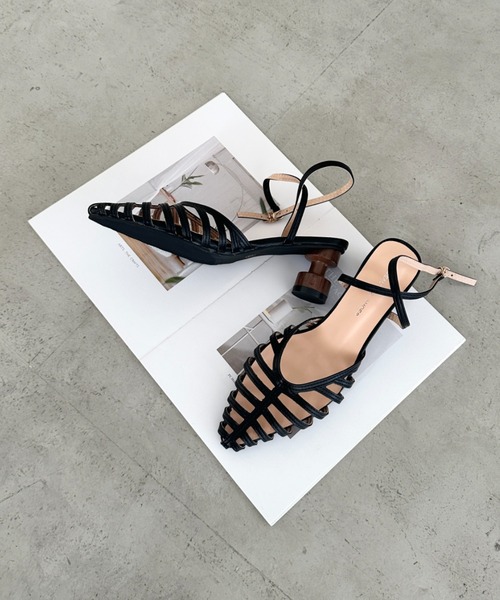 MYMOOD.（マイムード）の「ポインテッドトゥ グルカサンダル ウッドヒール（サンダル・レディース・ブラック/アイボリー/キャメル・23.5cm/24.5cm）」の6枚目の写真