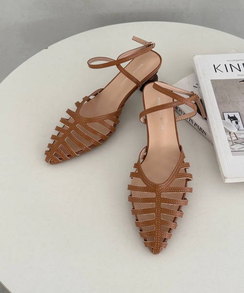 MYMOOD.（マイムード）の「ポインテッドトゥ グルカサンダル ウッドヒール（サンダル・レディース・ブラック/アイボリー/キャメル・23.5cm/24.5cm）」の19枚目の写真