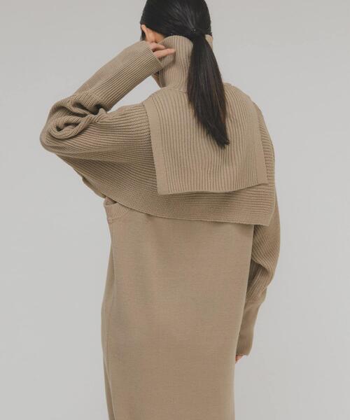 KBF(ケイビーエフ)の「ハーフZIPレイヤードニットワンピース(ワンピース・レディース・ベージュ/チャコールグレー・ONE)」の4枚目の写真