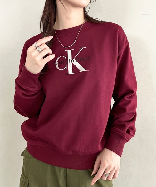 Calvin Klein(カルバン・クライン)の「Calvin Klein(カルバン・クライン)/CK モノロゴ クルーネック スウェット プルオーバー/LS MONOLOGO FRENCH TERRY RELAXED CREW(スウェット・レディース・ホワイト/ライトブルー/レッド/ブラウン・S/XS/L/XL/M)」の4枚目の写真