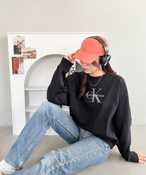 Calvin Klein(カルバン・クライン)の「Calvin Klein(カルバン・クライン)/CK モノロゴ クルーネック スウェット プルオーバー/LS MONOLOGO FRENCH TERRY RELAXED CREW(スウェット・レディース・ホワイト/ライトブルー/レッド/ブラウン・S/XS/L/XL/M)」の6枚目の写真