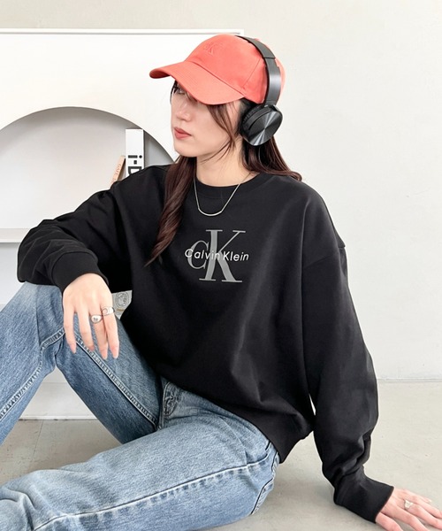 Calvin Klein(カルバン・クライン)の「Calvin Klein(カルバン・クライン)/CK モノロゴ クルーネック スウェット プルオーバー/LS MONOLOGO FRENCH TERRY RELAXED CREW(スウェット・レディース・ホワイト/ライトブルー/レッド/ブラウン・S/XS/L/XL/M)」の5枚目の写真