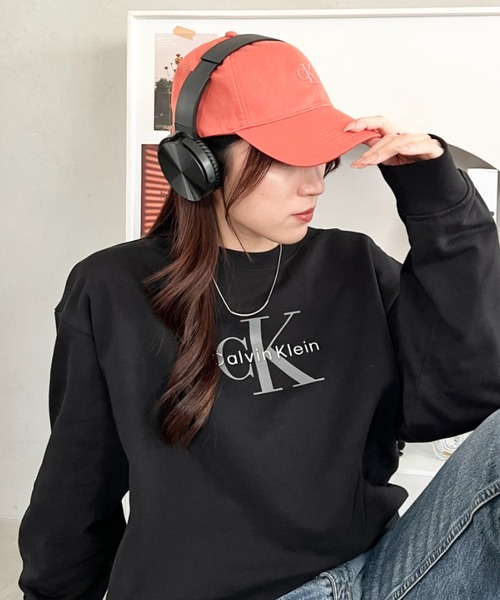 Calvin Klein(カルバン・クライン)の「Calvin Klein(カルバン・クライン)/CK モノロゴ クルーネック スウェット プルオーバー/LS MONOLOGO FRENCH TERRY RELAXED CREW(スウェット・レディース・ホワイト/ライトブルー/レッド/ブラウン・S/XS/L/XL/M)」の8枚目の写真