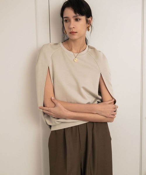 ELFRANK(エルフランク)の「【2026SS】ダンボール ケープスリットスリーブプルオーバー(Tシャツ/カットソー・レディース・グレイッシュベージュ/オフホワイト/ブラック・S/M/L)」の3枚目の写真
