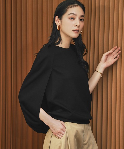 ELFRANK(エルフランク)の「【2026SS】ダンボール ケープスリットスリーブプルオーバー(Tシャツ/カットソー・レディース・グレイッシュベージュ/オフホワイト/ブラック・S/M/L)」の2枚目の写真
