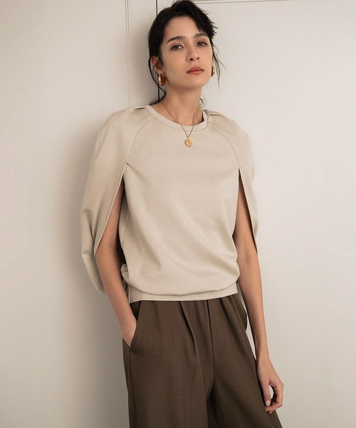 ELFRANK(エルフランク)の「【2026SS】ダンボール ケープスリットスリーブプルオーバー(Tシャツ/カットソー・レディース・グレイッシュベージュ/オフホワイト/ブラック・S/M/L)」の6枚目の写真