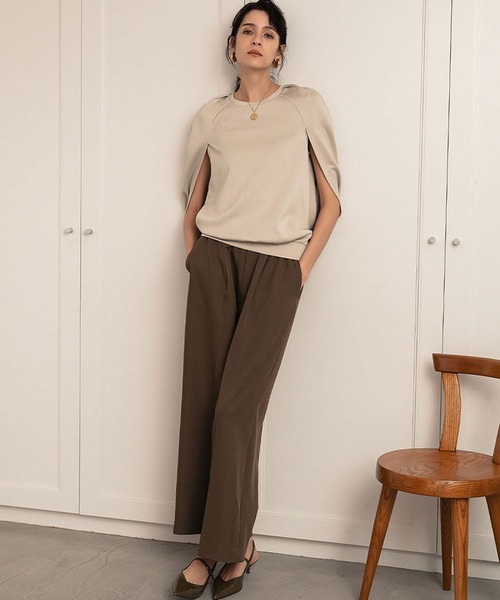 ELFRANK(エルフランク)の「【2026SS】ダンボール ケープスリットスリーブプルオーバー(Tシャツ/カットソー・レディース・グレイッシュベージュ/オフホワイト/ブラック・S/M/L)」の9枚目の写真