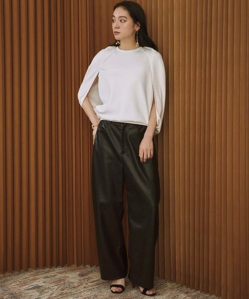 ELFRANK(エルフランク)の「【2026SS】ダンボール ケープスリットスリーブプルオーバー(Tシャツ/カットソー・レディース・グレイッシュベージュ/オフホワイト/ブラック・S/M/L)」の14枚目の写真