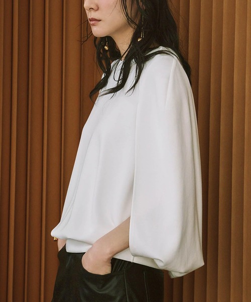 ELFRANK(エルフランク)の「【2026SS】ダンボール ケープスリットスリーブプルオーバー(Tシャツ/カットソー・レディース・グレイッシュベージュ/オフホワイト/ブラック・S/M/L)」の16枚目の写真