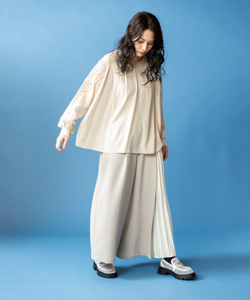 OSMOSIS(オズモーシス)の「2WAYレース切替ブラウス(シャツ/ブラウス・レディース・ブラック/ブルーグレー/アイボリー・ONE SIZE)」の6枚目の写真