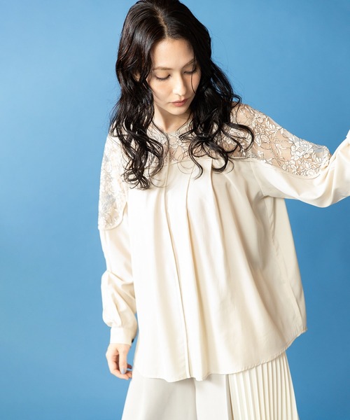 OSMOSIS(オズモーシス)の「2WAYレース切替ブラウス(シャツ/ブラウス・レディース・ブラック/ブルーグレー/アイボリー・ONE SIZE)」の8枚目の写真