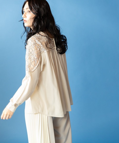 OSMOSIS(オズモーシス)の「2WAYレース切替ブラウス(シャツ/ブラウス・レディース・ブラック/ブルーグレー/アイボリー・ONE SIZE)」の9枚目の写真