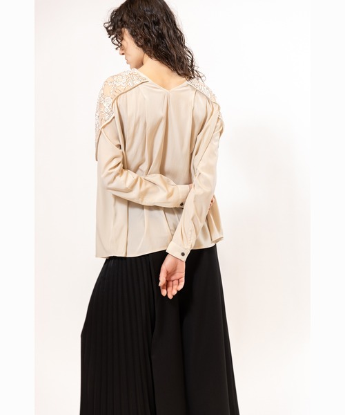 OSMOSIS(オズモーシス)の「2WAYレース切替ブラウス(シャツ/ブラウス・レディース・ブラック/ブルーグレー/アイボリー・ONE SIZE)」の16枚目の写真