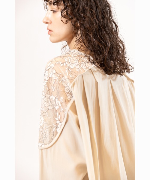 OSMOSIS(オズモーシス)の「2WAYレース切替ブラウス(シャツ/ブラウス・レディース・ブラック/ブルーグレー/アイボリー・ONE SIZE)」の17枚目の写真