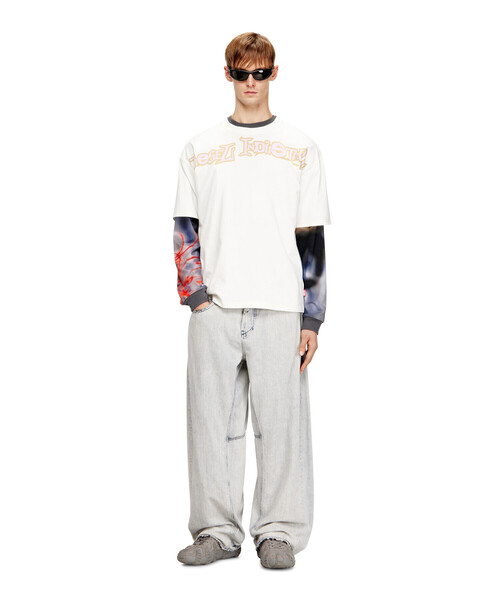DIESEL(ディーゼル)の「メンズ リラックスフィットTシャツ T-BOXT-V3(Tシャツ/カットソー・メンズ・ホワイト/ブラック・XX-LARGE/X-SMALL/SMALL/X-LARGE/XXX-LARGE/LARGE/MEDIUM)」の4枚目の写真