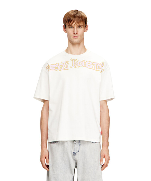 DIESEL(ディーゼル)の「メンズ リラックスフィットTシャツ T-BOXT-V3(Tシャツ/カットソー・メンズ・ホワイト/ブラック・XX-LARGE/X-SMALL/SMALL/X-LARGE/XXX-LARGE/LARGE/MEDIUM)」の6枚目の写真