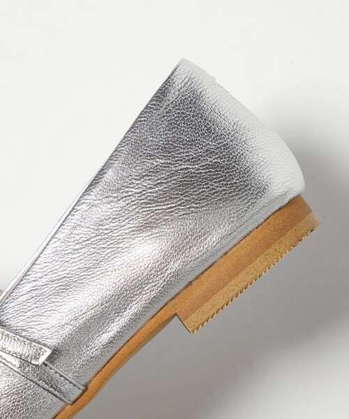 ODETTE E ODILE(オデットエオディール)の「【WEB限定】2ベルト フラット10■(パンプス・レディース・オフホワイト/シルバー/ブラック・23cm/22.5cm/22cm/24.5cm/24cm/23.5cm)」の4枚目の写真