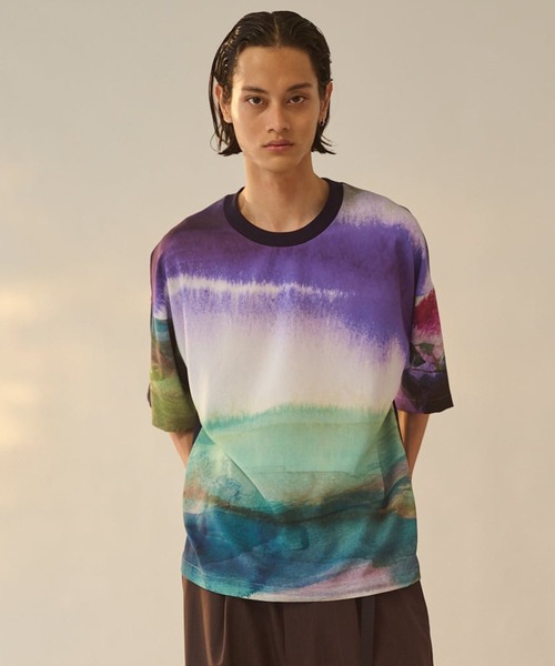 UJOH(ウジョー)の「【UJOH HOMME/ウジョー】Combi BOX PO / 風景画プリント / M732-T55-904(Tシャツ/カットソー・メンズ・グリーン・5/4)」の1枚目の写真