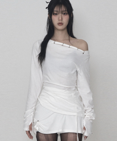 ETRE AU SOMMET(エトレオソメ)の「ピアスドレープセットアップロングスリーブ(アイボリー)(Tシャツ/カットソー・レディース・その他・FREE)」の1枚目の写真