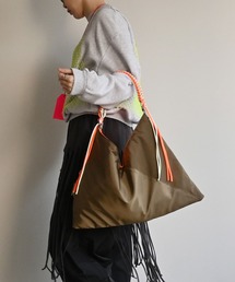 SVEC（シュベック）の「neon handle TA shoulder / ワンショルダーバッグ（ショルダーバッグ）」
