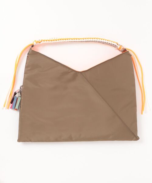 cheek(BAG)(チーク)の「neon handle TA shoulder / ワンショルダーバッグ(ショルダーバッグ・レディース・グレー/キャメル/ブラック・FREE)」の12枚目の写真