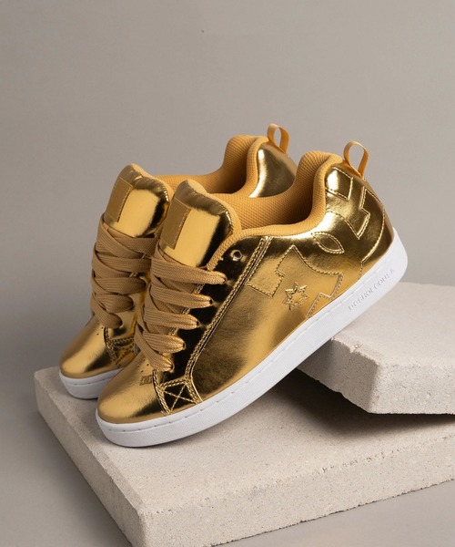 DC SHOES(ディーシーシューズ)の「DC SHOES ウィメンズ Ws COURT GRAFFIK フットウェア スニーカー 【2026年春夏モデル】/メタリックゴールドデザイン(スニーカー・レディース・ブラウン系その他・23cm/23.5cm/24cm/24.5cm/25cm)」の1枚目の写真
