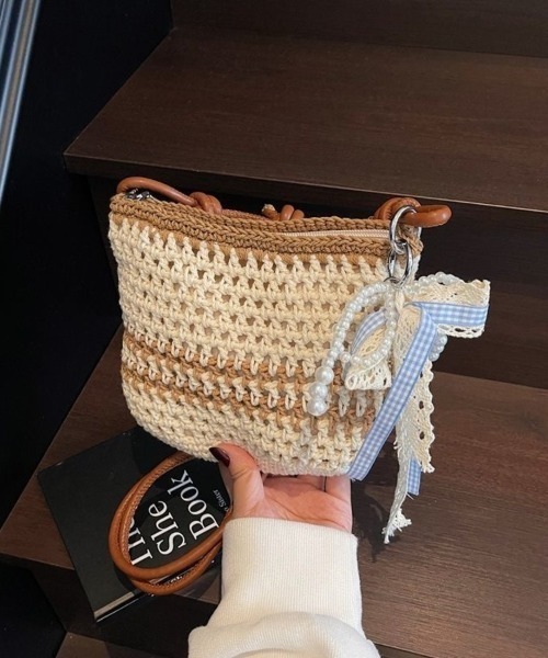 Beststore(ベストストア)の「リボン&パールチャーム付き クロシェ編みショルダーバッグ(ショルダーバッグ・レディース・モカ/アイボリー/アイボリー系・FREE)」の16枚目の写真