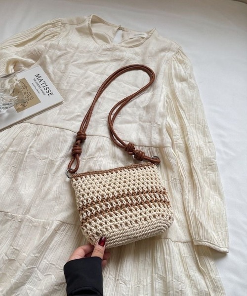 Beststore(ベストストア)の「リボン&パールチャーム付き クロシェ編みショルダーバッグ(ショルダーバッグ・レディース・モカ/アイボリー/アイボリー系・FREE)」の19枚目の写真