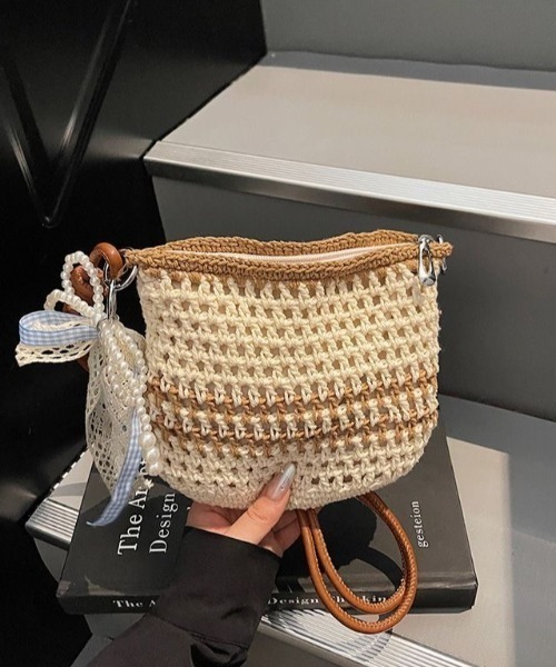 Beststore(ベストストア)の「リボン&パールチャーム付き クロシェ編みショルダーバッグ(ショルダーバッグ・レディース・モカ/アイボリー/アイボリー系・FREE)」の17枚目の写真