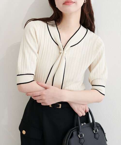 natural couture(ナチュラルクチュール)の「パール付きボータイバイカラーニット(ニット/セーター・レディース・オフホワイト/サックスブルー/ピンク/ネイビー/ラベンダー・FREE)」の3枚目の写真